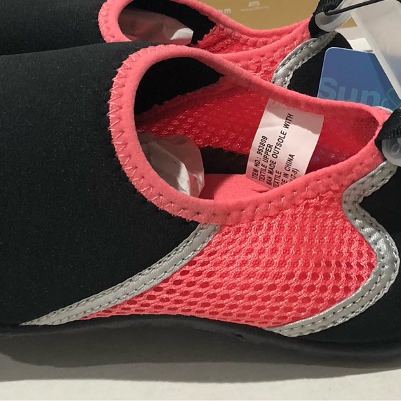 Women’s  Water Shoes Black/ Peach Size M 7-8 - Picture 3 of 5